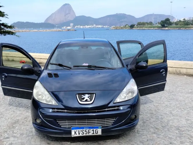 Peugeot 207 Sed. Passion XR Sport 1.4 Flex 8V 4P 2013