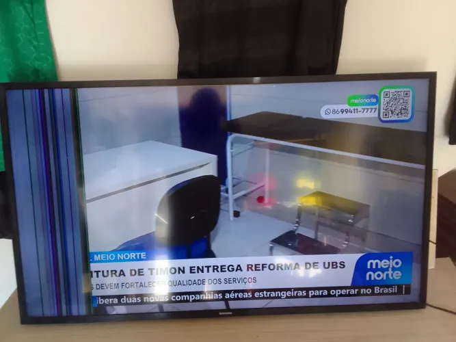 VENDO SMART TV DE 43 SAMSUNG COM LISTRA NO CANTO MAS DA PRA ASSISTIR NORMAL *9//86