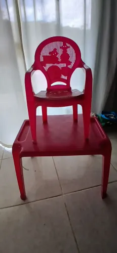 Mesa com cadeira infantil
