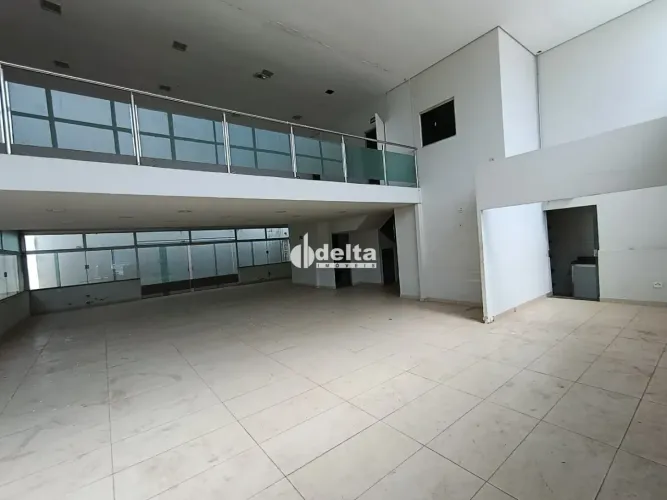 Galpão disponível para locação no bairro Presidente Roosevelt em Uberlândia-MG.