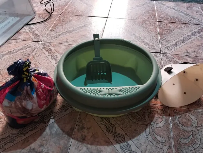Caixa de areia+ a Areia que faz torão+pazinha+ cortador de unha de pet+ cone cirúrgico