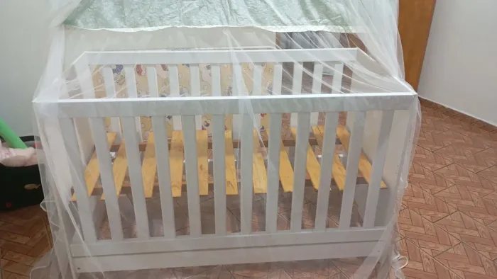 Vendo. Lindo berço, semi novo, em perfeito estado de conservação. Acompanha colchão