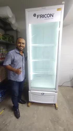 FREEZER VERTICAL TRIPLA AÇÃO 569 LITROS PORTA DE VIDRO FRICON
