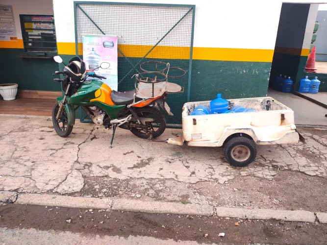 CONTRATA-SE MOTO ENTREGADOR