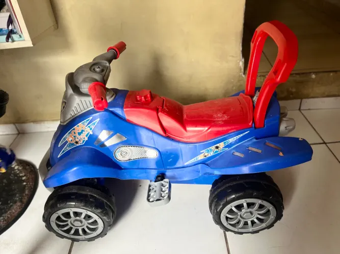 Carrinho de passeio infantil -quadriciclo