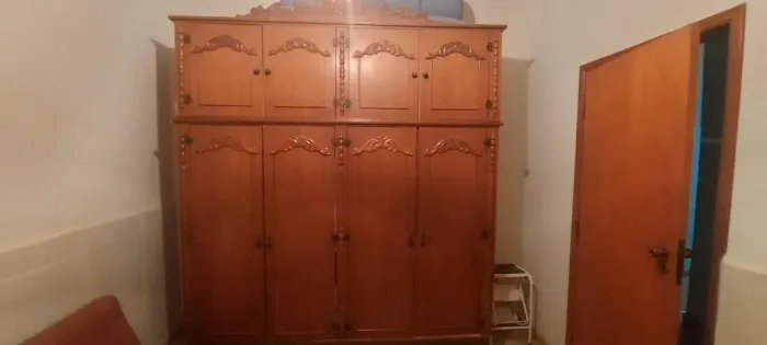 Guarda-Roupa Clássico em Madeira Maciça - 8 portas - Excelente Estado