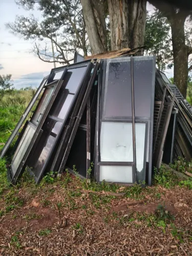 Portas, janelas e escadarias em aluminio