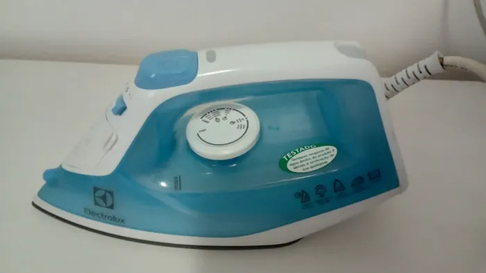 Ferro de passar roupa a vapor e a seco Electrolux 