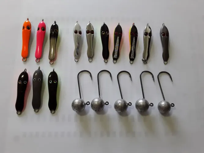 Kit com Jumping Jig Sapinho, Anzol OFF SET, Jig Head e Anzois