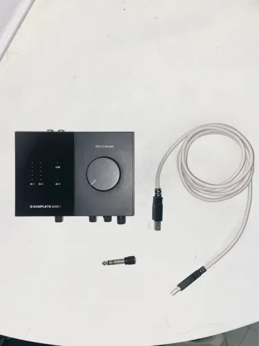 [Para vender logo] Interface de áudio Native Instruments Komplete 1