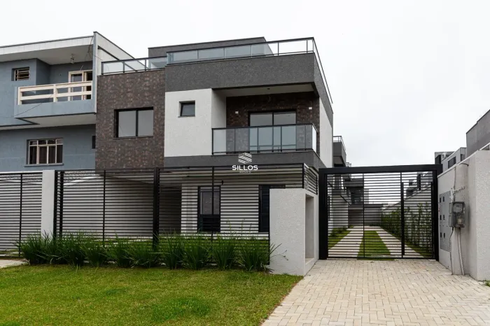 Sobrado Triplex à venda com 3 quartos em Santa Felicidade em Curitiba