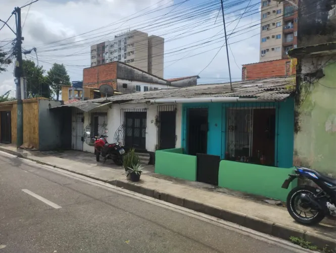 Três casas - Rodovia Mario Covas