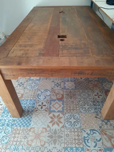 Mesa de madeira rústica,18 cm x1,19 cm x 0,76 cm de altura. 