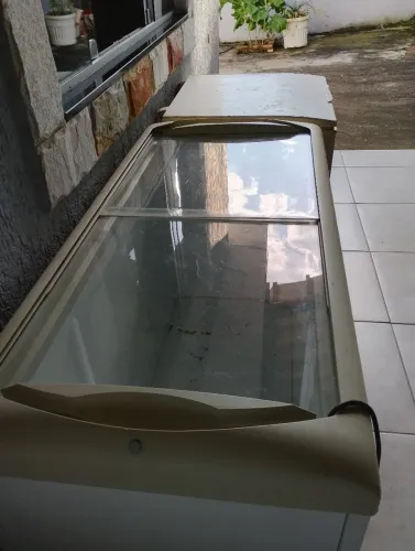 Freezer vertical tampa de vidro 220 volts tel * warlei