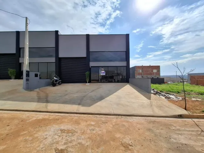 Galpão Comercial para Alugar em Limeira/SP | 227,85 m² | 2 Salas e 2 Banheiros