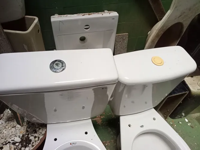 Vaso sanitário acoplado branco ,150 $ cada