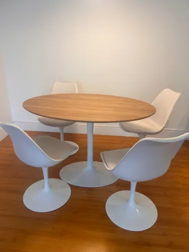 Mesa sala de jantar + 4 cadeiras