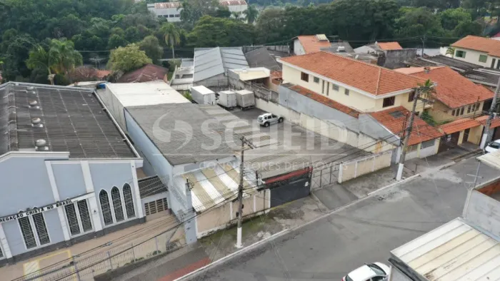 Terreno e galpão
