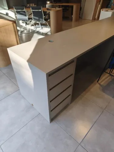 OPORTUNIDADE!!! Mesa de escritório. Valor unitário.