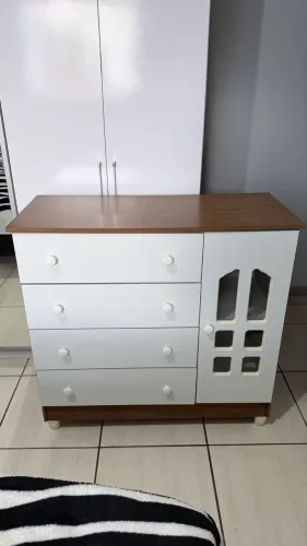 cômoda semi nova