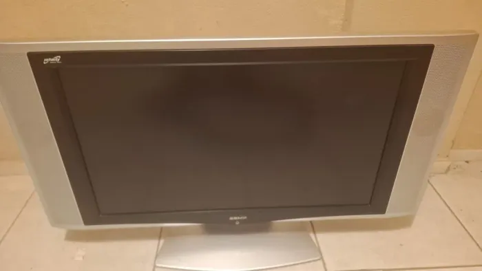 Tv 32 polegadas para conserto ou aproveitar peças