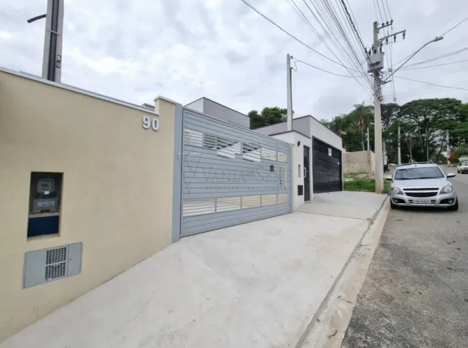 Casa à Venda com Suíte e Área Gourmet