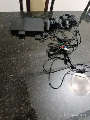 Vende-se ps2 com 2 controles e memory card