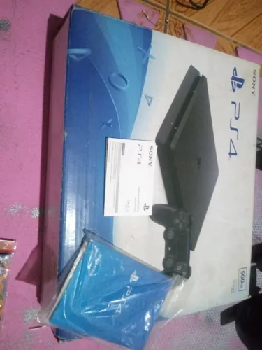 Caixa de Playstation 4 com manual