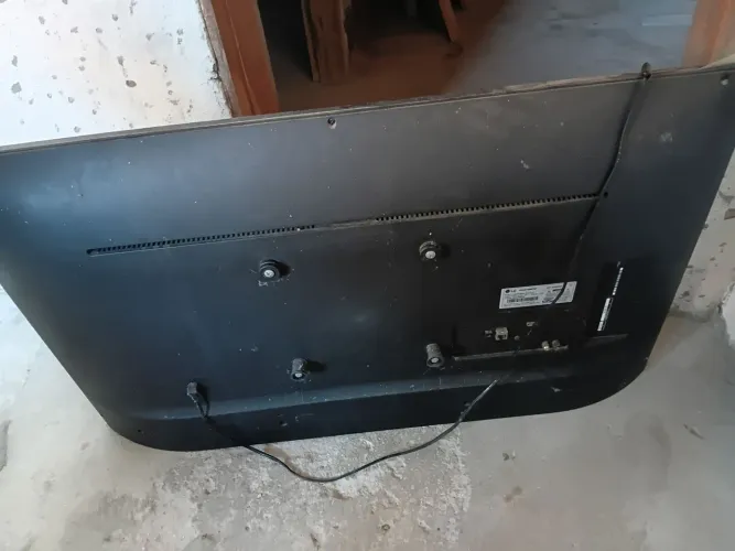 Tv para retirada de peças