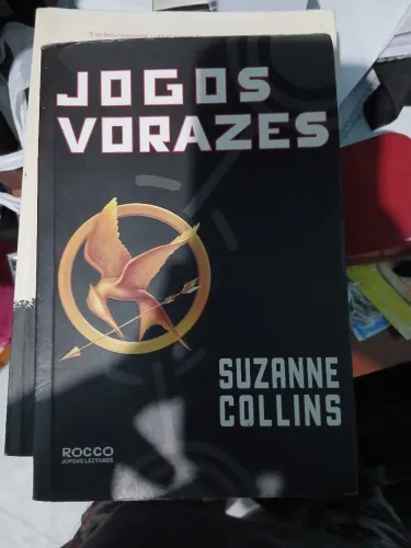 Jogos Vorazes e Como Eu Era antes De Você Livro