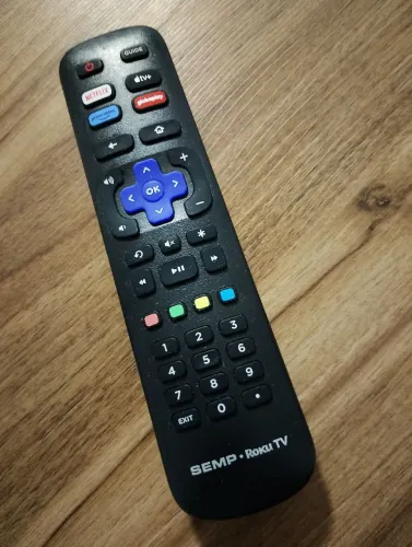 V/controle ? de smart tv Semp Roku tv original por 30 reais para vir retirar ok 