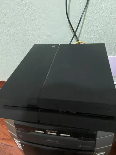 Playstation 4 com 3 controles
