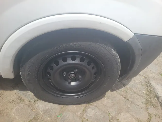 Pneu aro 14 175 65 14 gm completo