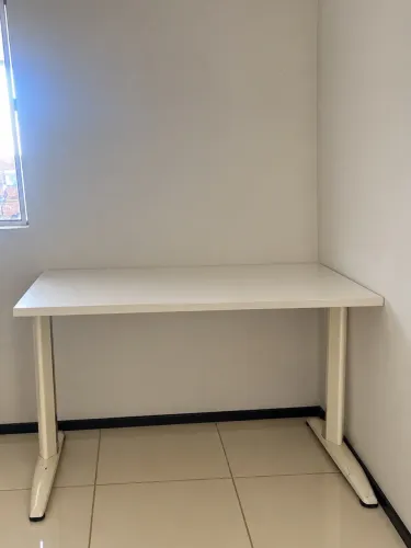 Vende-se mesa para quarto/escritório