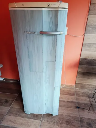 FREEZER VERTICAL ELECTROLUX