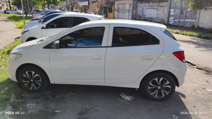 Chevrolet Onix Hatch LT 1.0 8V Flex Power Mec. 4P 2015