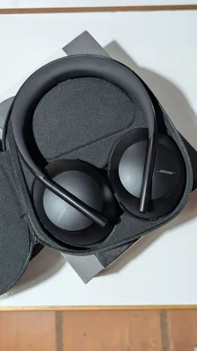 Headphone Bose 700 em ótimo estado com espumas novas extra