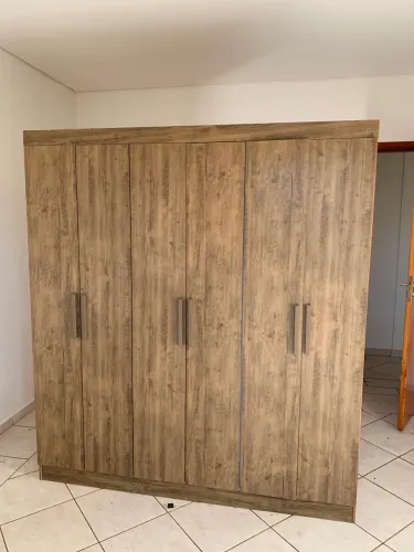 Vendo guarda roupa usado , em bom estado , entrega e montagem grátis