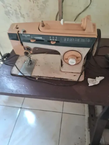 Máquina de costura orveloque