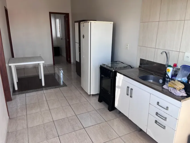 Alugo Kitnet/Ap de um quarto bairro cidade alta