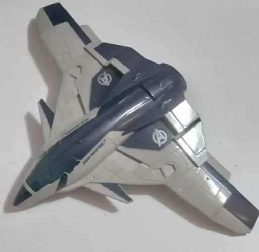 Marvel vingadores quinjet