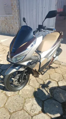 VENDO OU TROCO PCX 2022