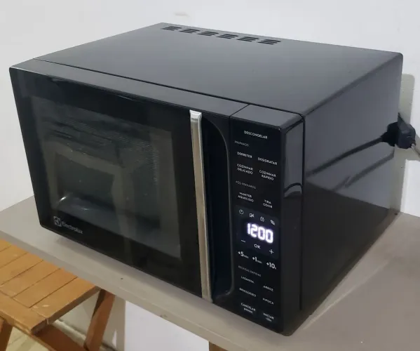 Microondas Preto Electrolux 23L (ENTREGO)