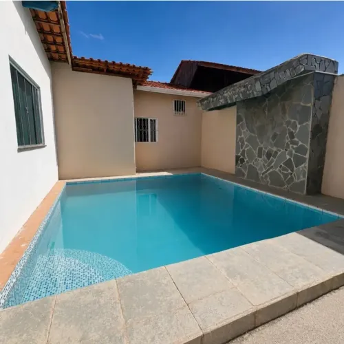 VENDA DE CASA COM PISCINA