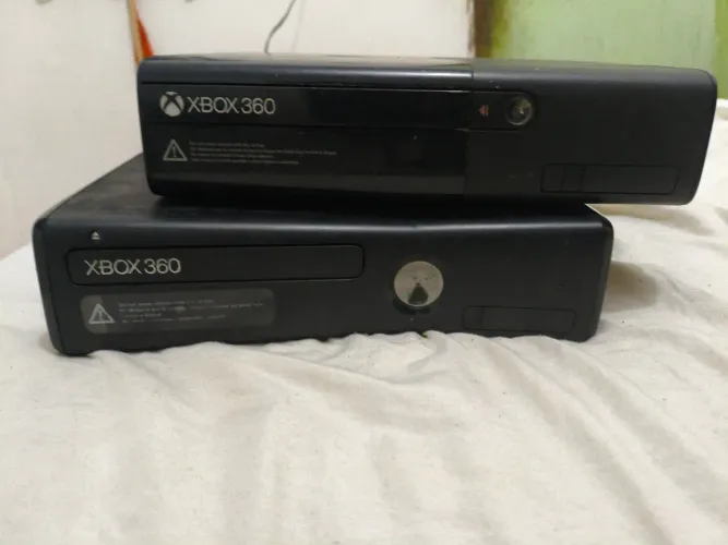 Vendo 2 xbox 360 slim e super slim para desmontar peças ou concerto