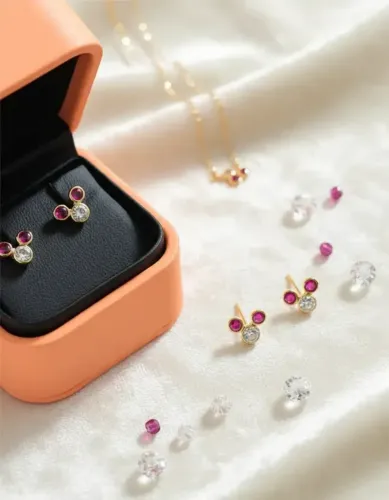 Brincos Mickey Em Ouro 18k 750 Com Pedras Naturais