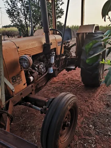 TRATOR VALMET 85 id