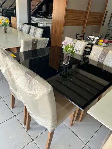 Mesa de vidro na cor ?