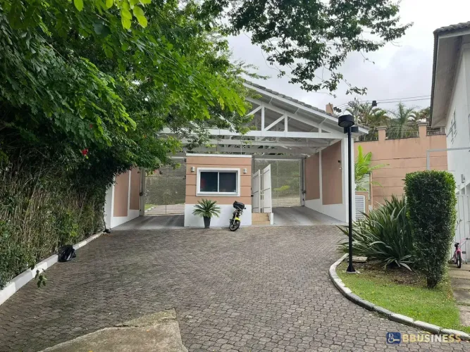 Casa à venda com 4 quartos, sendo 2 suítes - Jardim Maria Tereza, Cotia, SP
