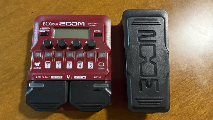 Pedaleira Baixo Zoom B1X Four